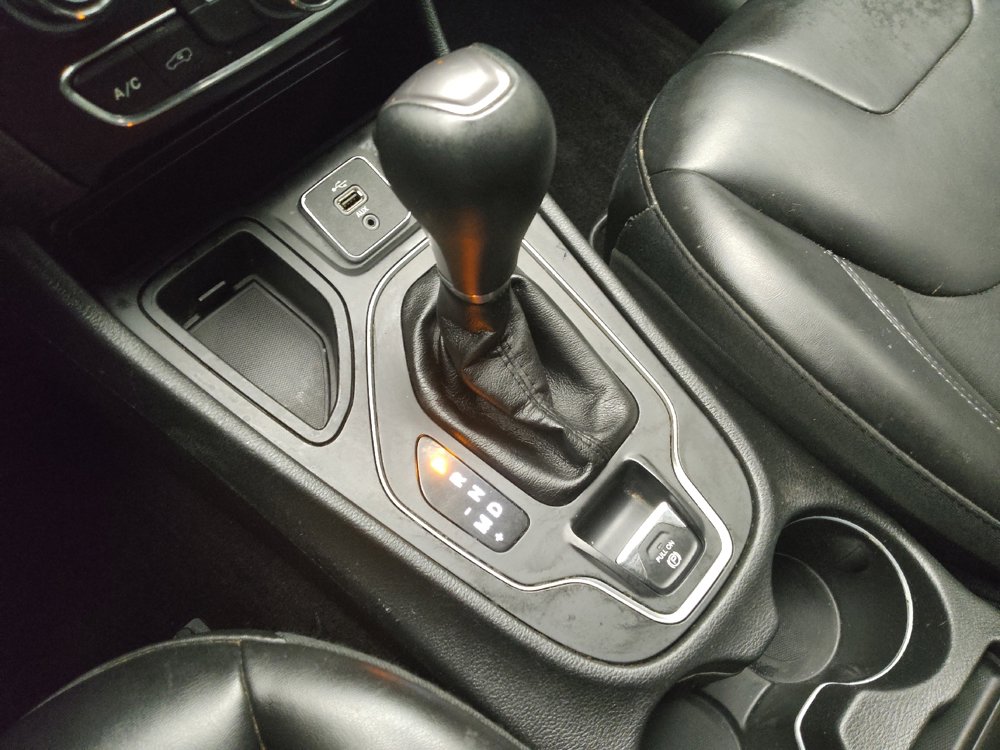 Used 2019 Jeep Cherokee Latitude Plus w/ Cold Weather Group image 26