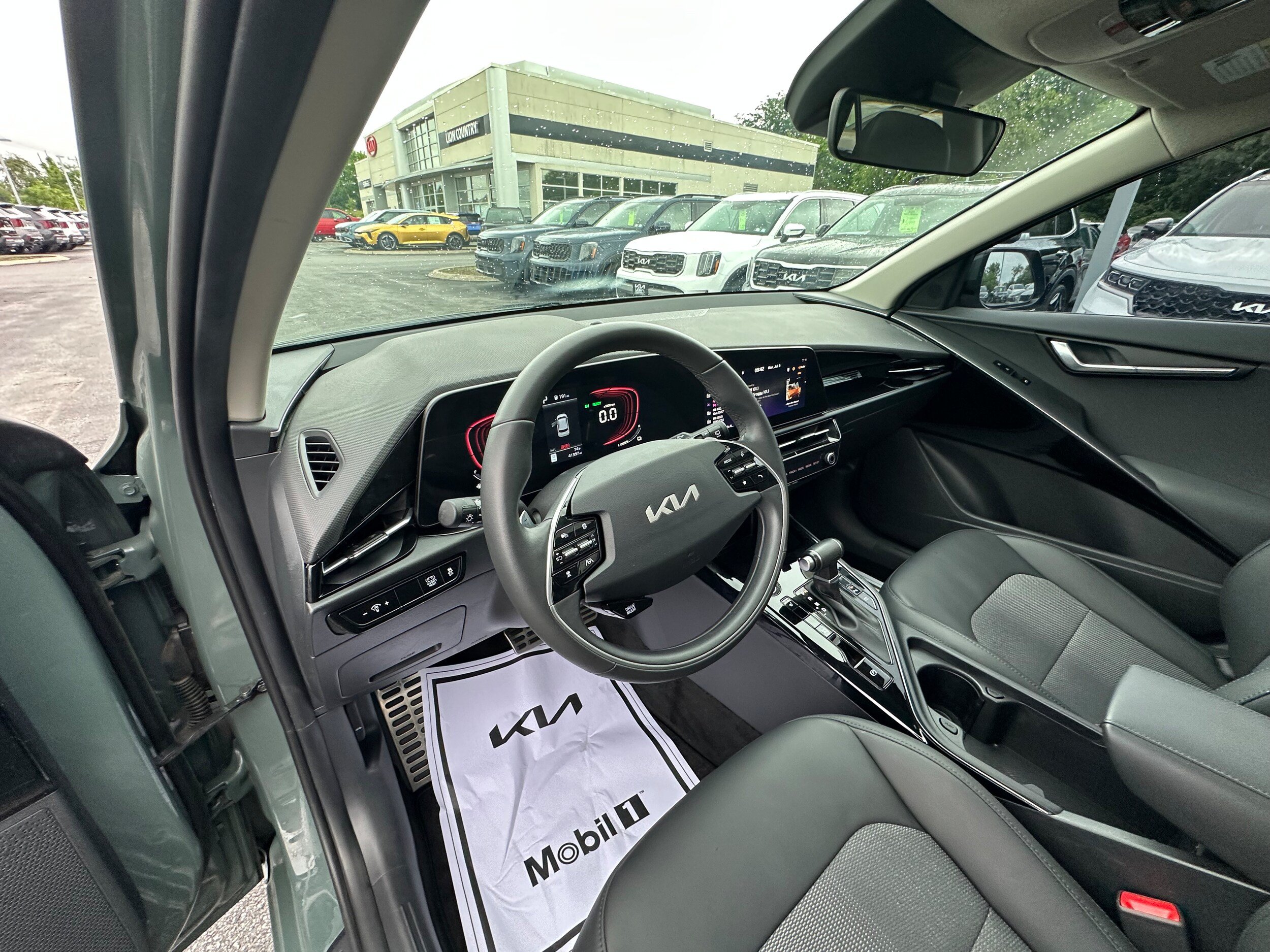 Used 2024 Kia Niro EX Touring FWD image 24