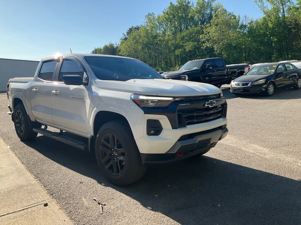 Used 2024 Chevrolet Colorado Z71 w/ Z71 Convenience Package 2 AWD/4WD image 3