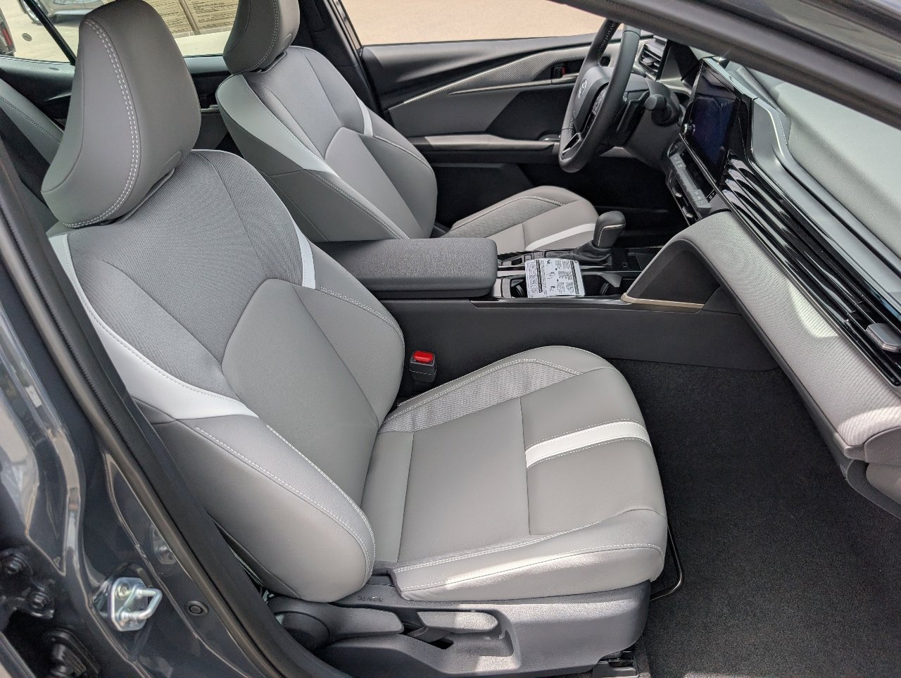 Used 2026 Toyota Camry SE w/ Convenience Package FWD image 8