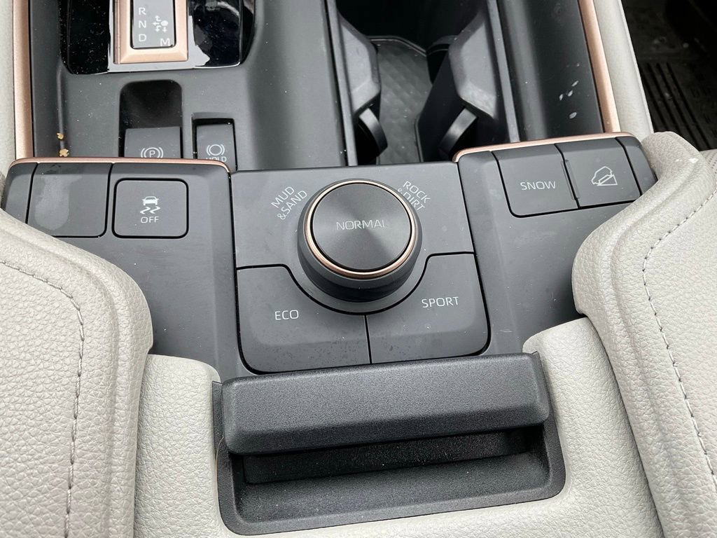 Certified 2025 Toyota Grand Highlander AWD Hybrid image 16