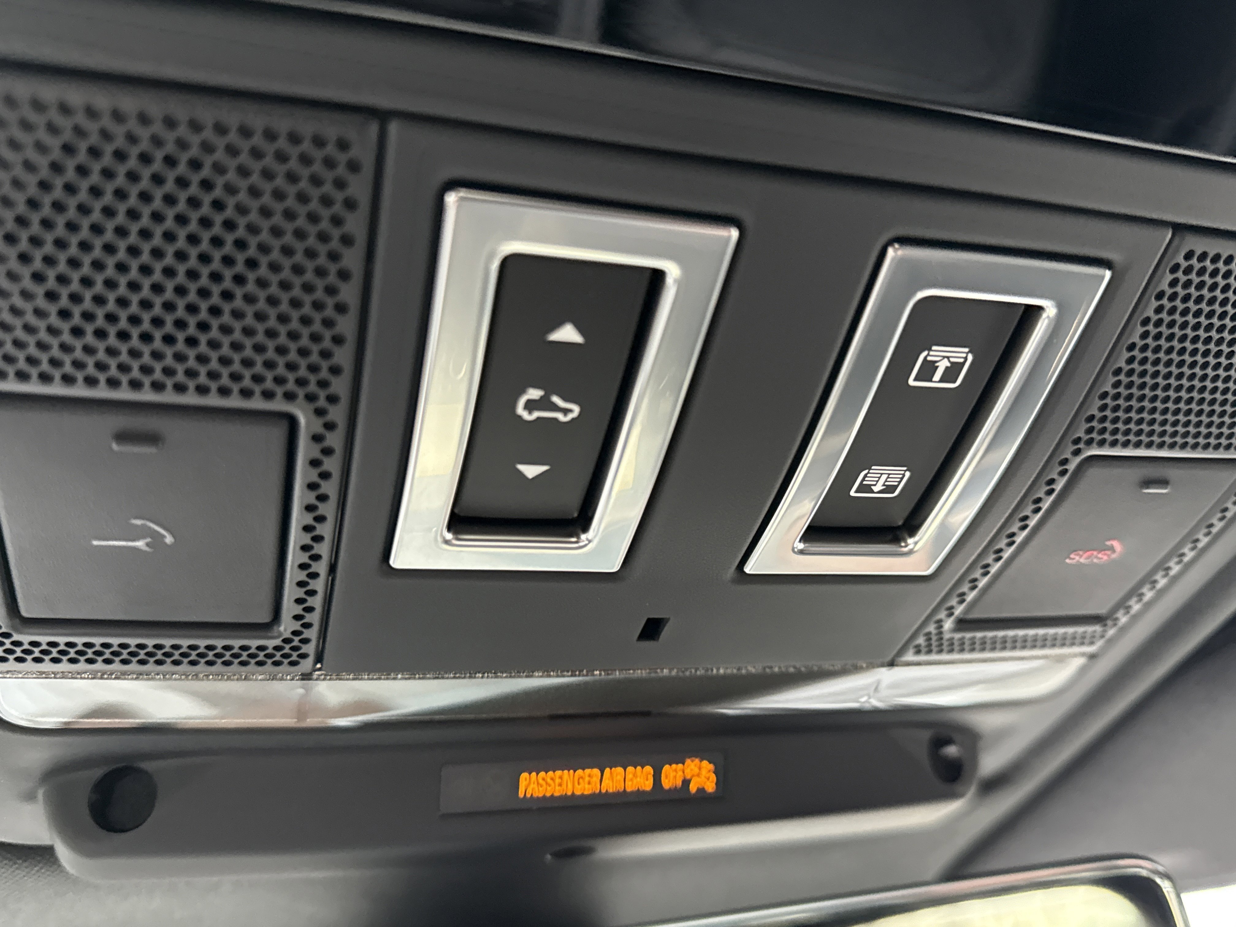 New 2026 Land Rover Defender 130 X-Dynamic SE image 14