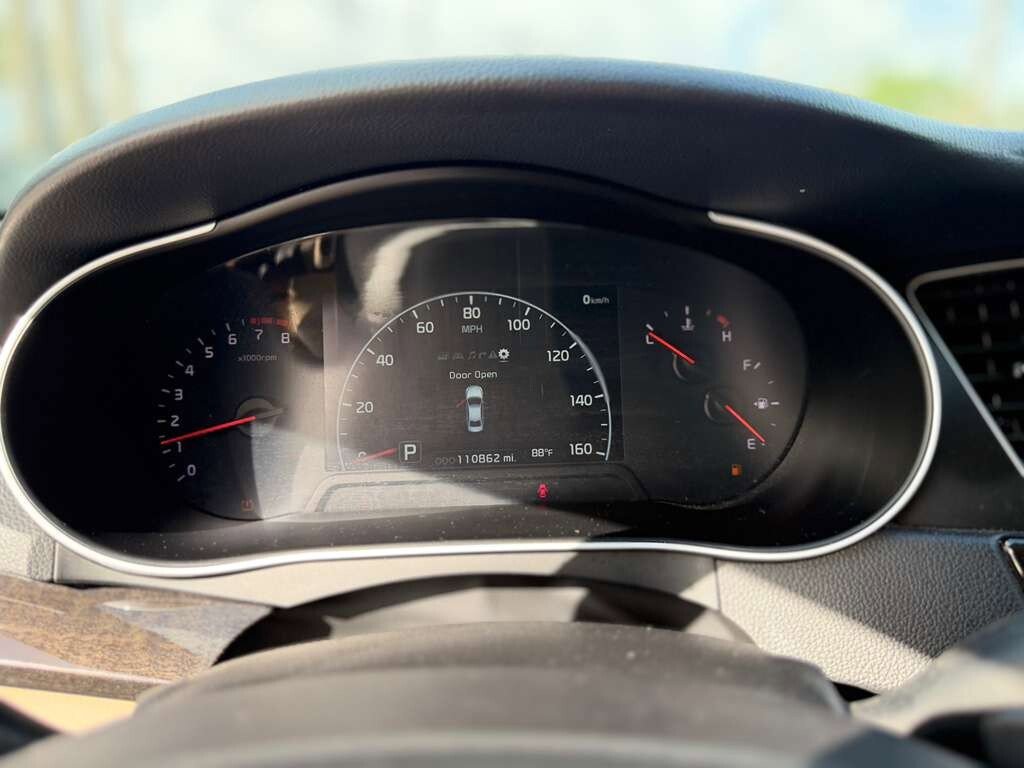 Used 2014 Kia Cadenza Premium w/ Technology Package FWD image 24
