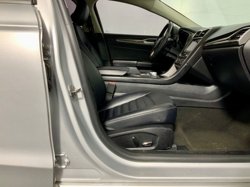 Used 2019 Ford Fusion SEL FWD image 40