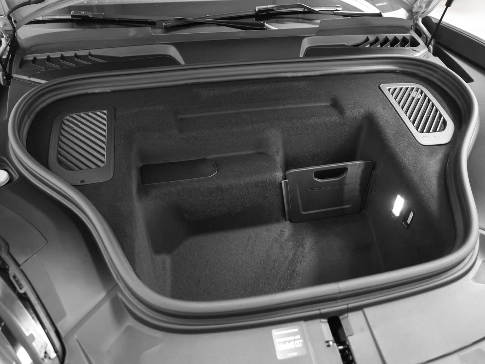 New 2026 Porsche Macan 4 Electric AWD/4WD image 19