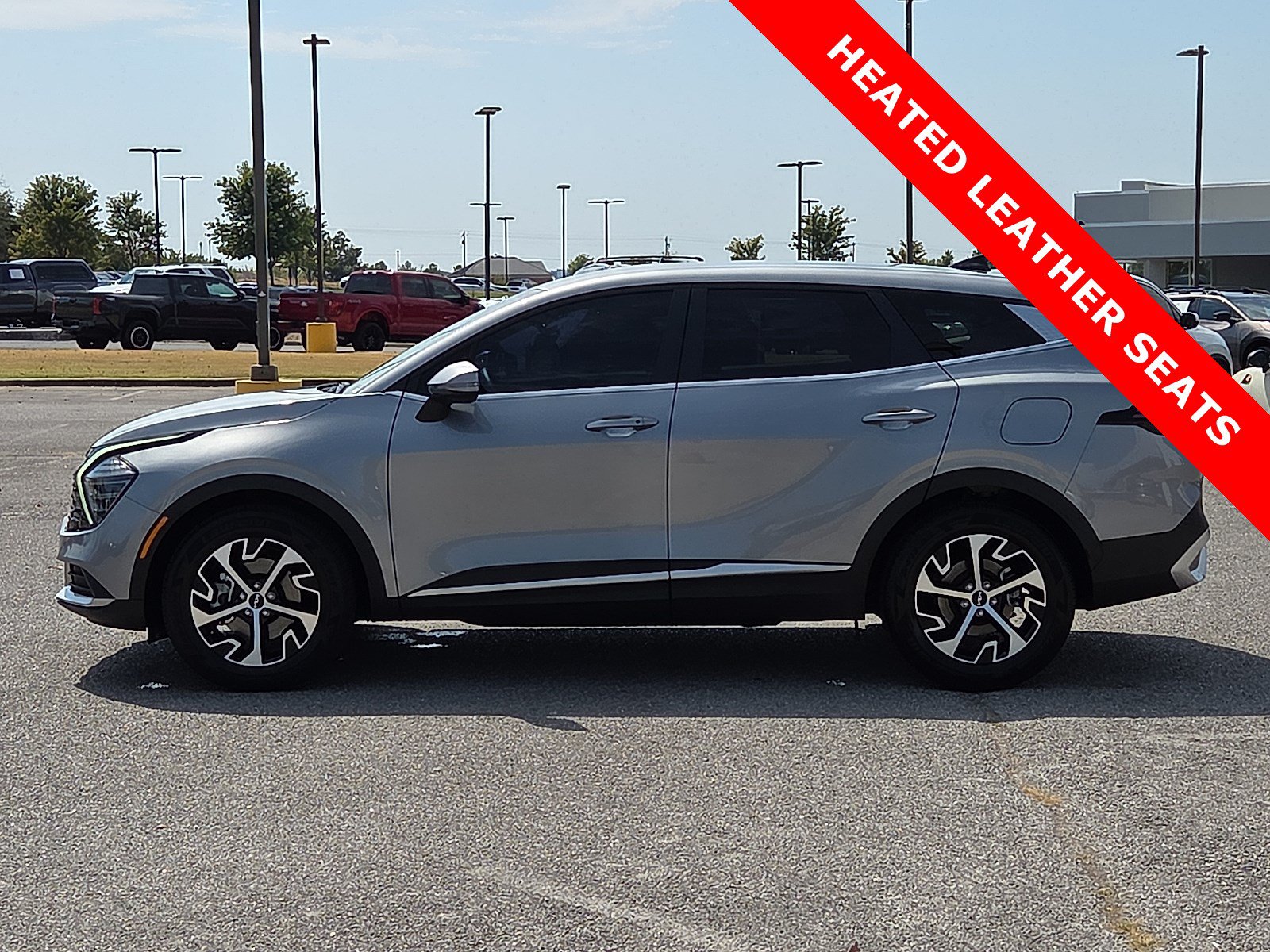 Used 2024 Kia Sportage EX FWD image 3