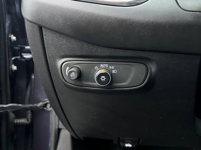 Used 2018 Chevrolet Equinox LS image 17