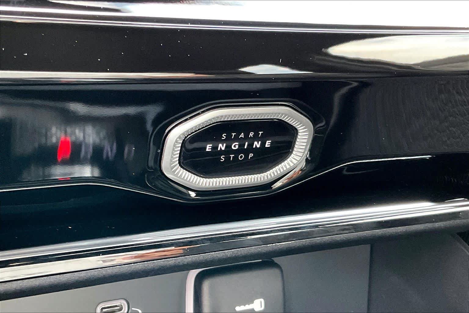New 2026 Jeep Grand Cherokee Limited AWD/4WD image 17