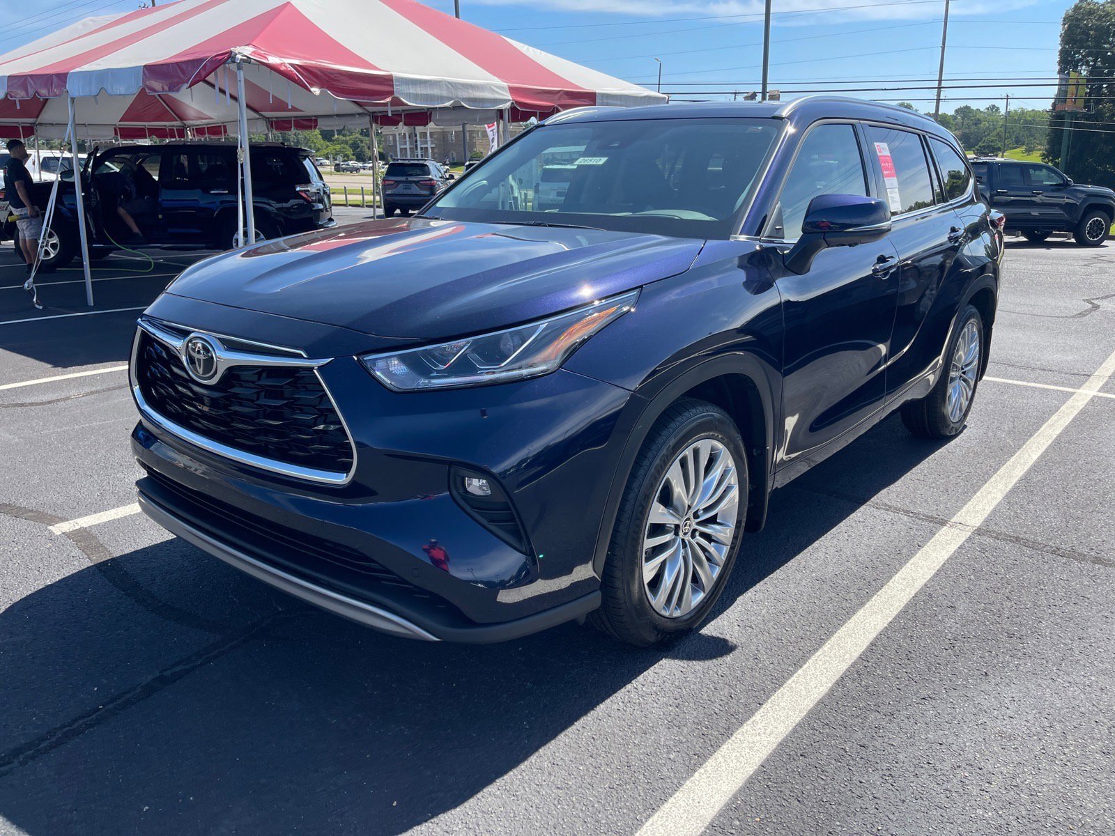 New 2026 Toyota Highlander Platinum AWD/4WD image 3