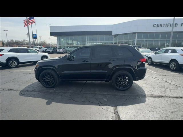 Used 2018 Jeep Grand Cherokee Altitude image 5