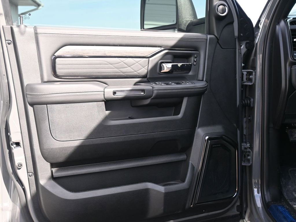 New 2026 RAM 3500 Limited AWD/4WD image 17