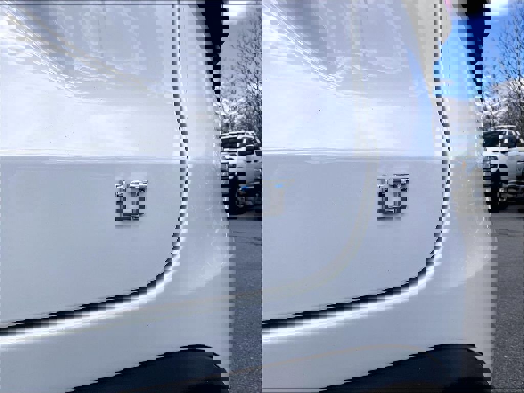 Used 2025 Chevrolet Trax LT w/ LT Convenience Package FWD image 26