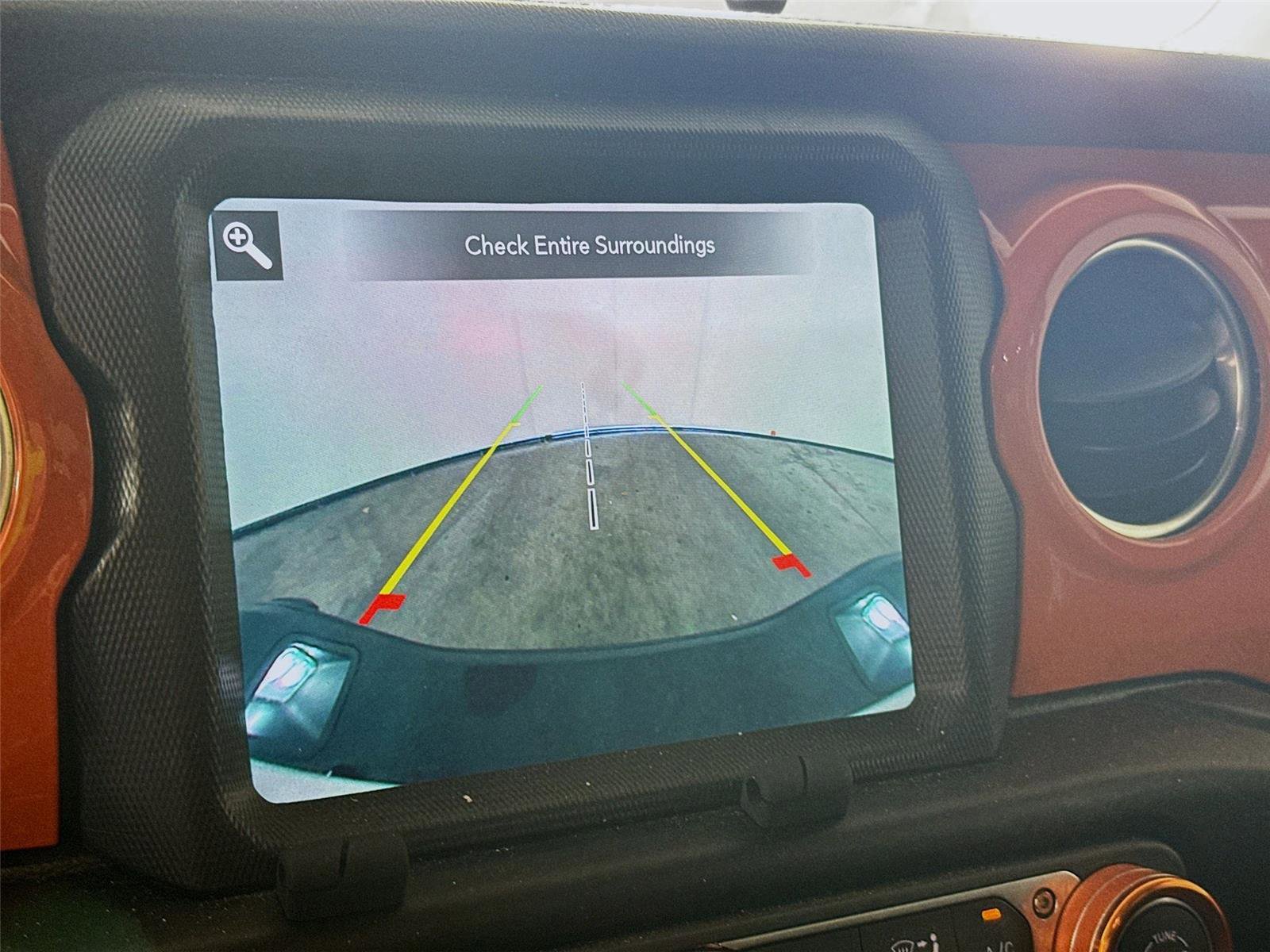 Used 2020 Jeep Gladiator Overland AWD/4WD image 7