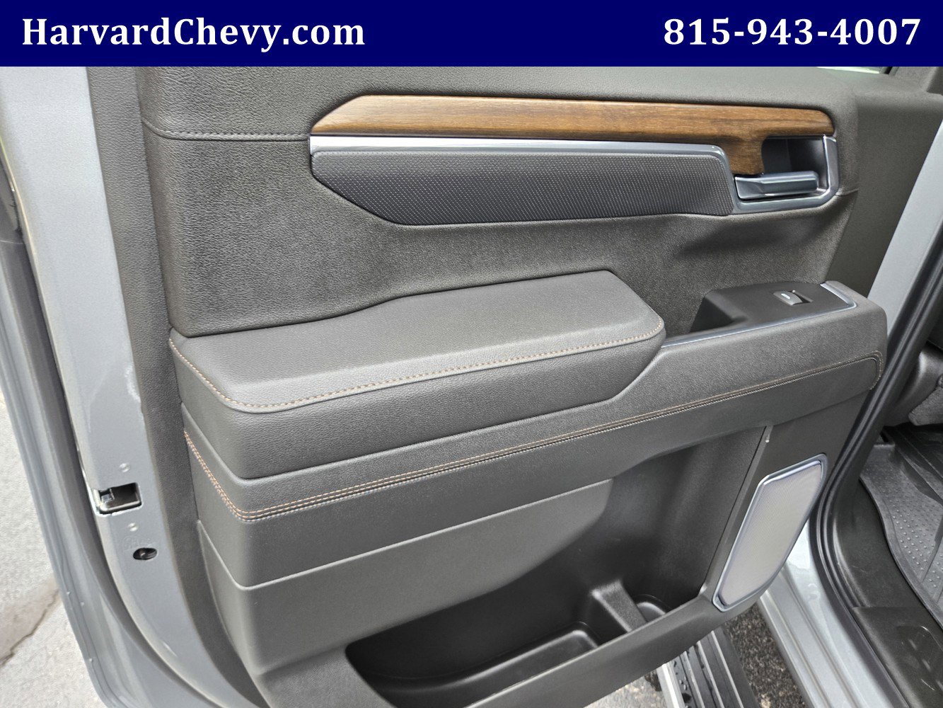 Used 2025 Chevrolet Silverado 1500 High Country image 36