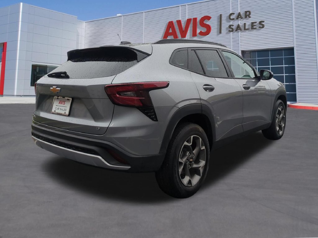 Used 2026 Chevrolet Trax LT FWD image 5