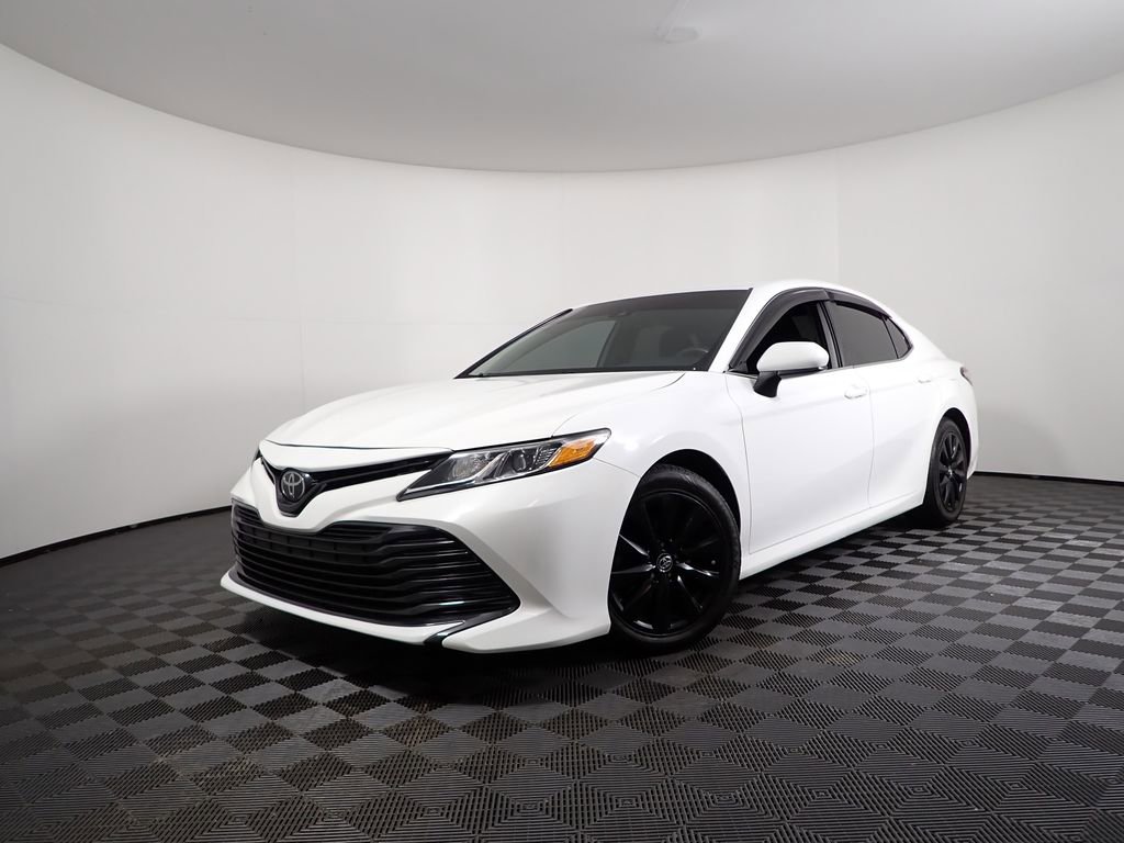 Used 2020 Toyota Camry LE image 2
