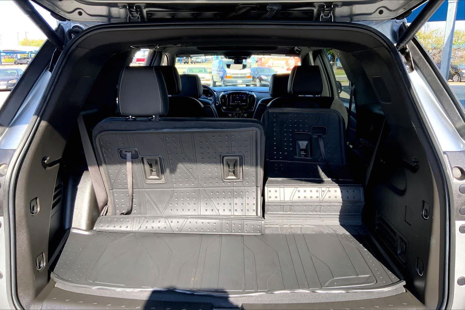 Used 2023 Chevrolet Traverse Premier w/ Redline Edition FWD image 36