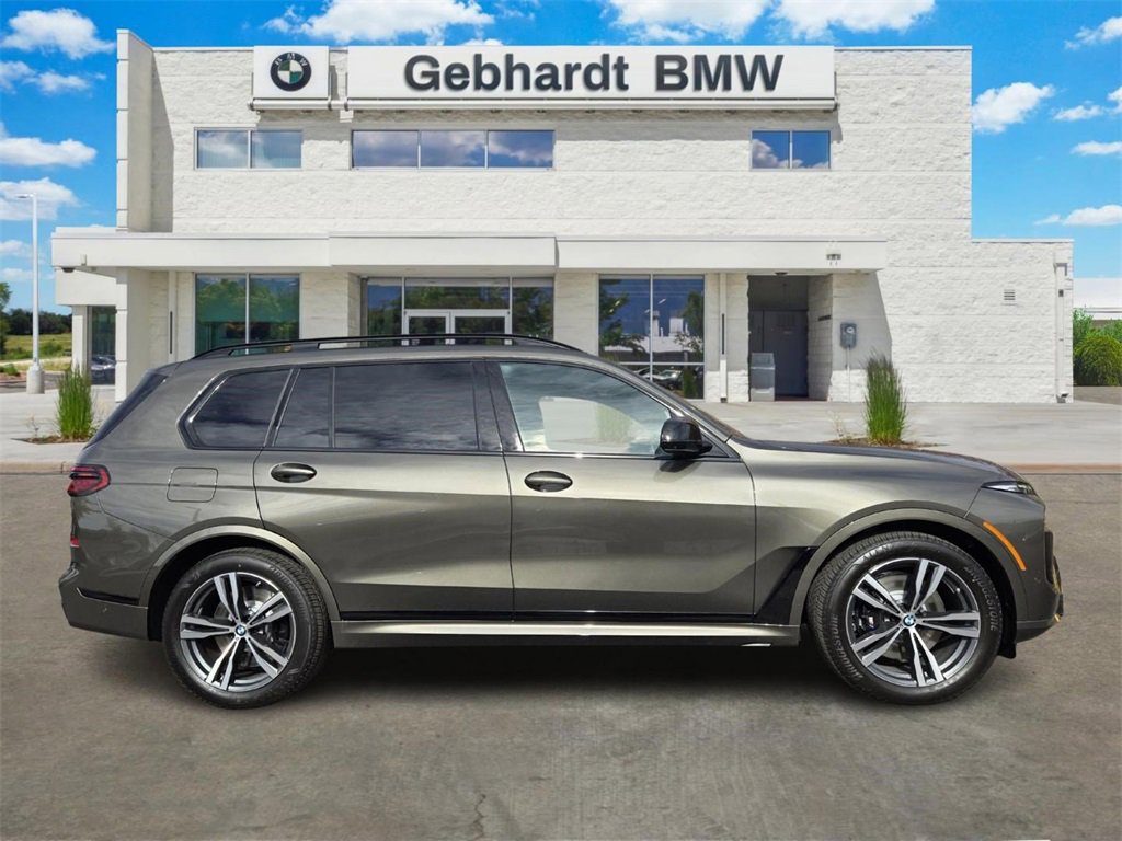 New 2026 BMW X7 M60i w/ Executive Package image 4