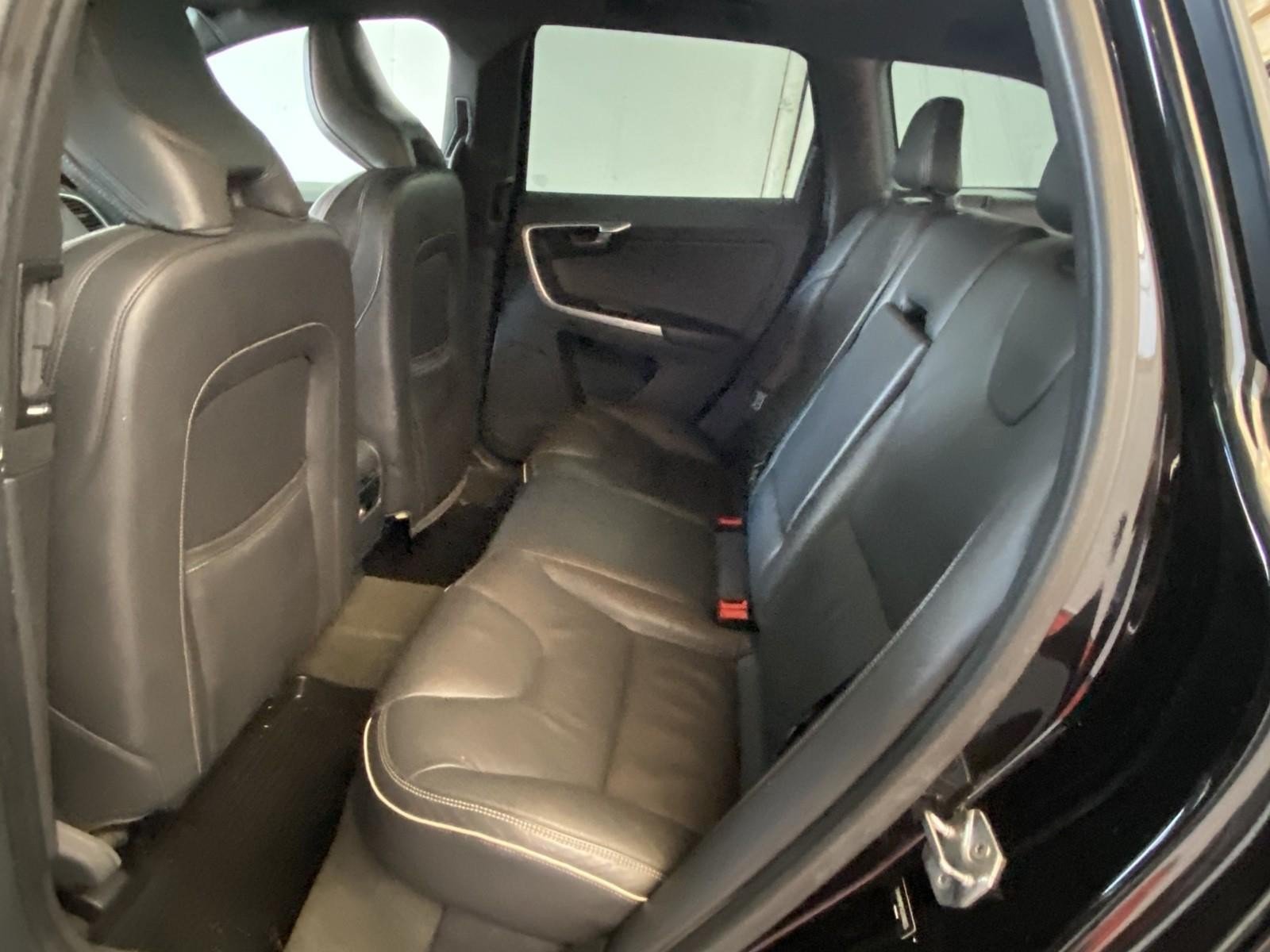 Used 2016 Volvo XC60 T6 R-Design w/ Proximity Package AWD/4WD image 18