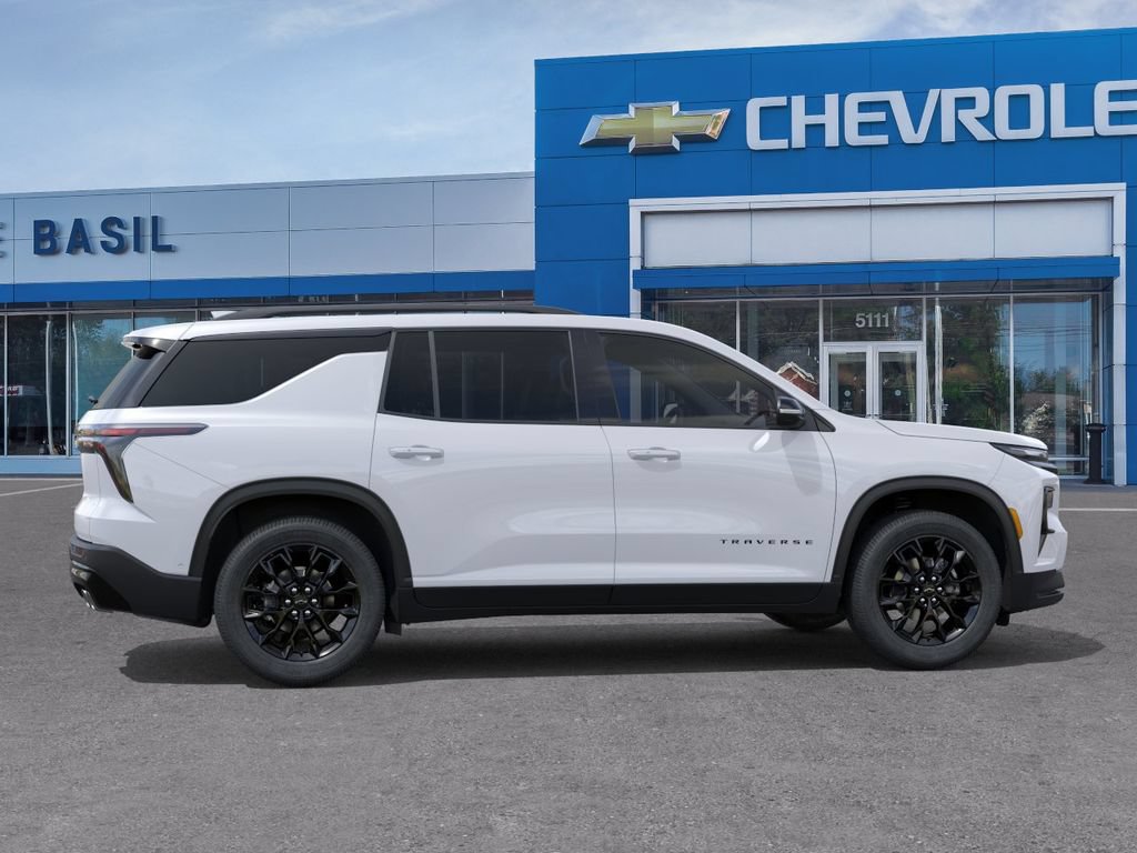 Used 2026 Chevrolet Traverse LT w/ Midnight/Sport Edition FWD image 5