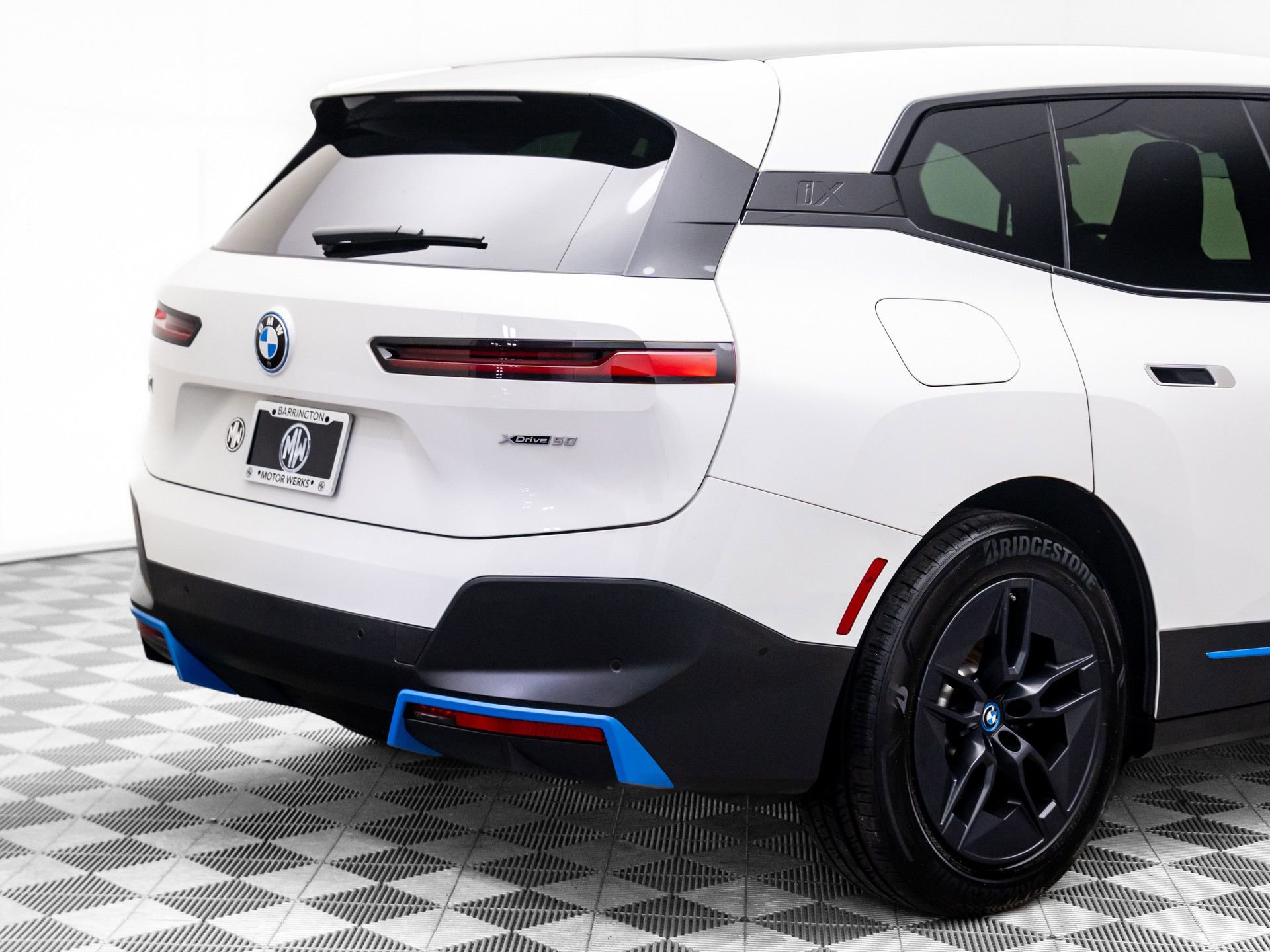 Used 2024 BMW iX xDrive50 w/ Convenience Package image 34