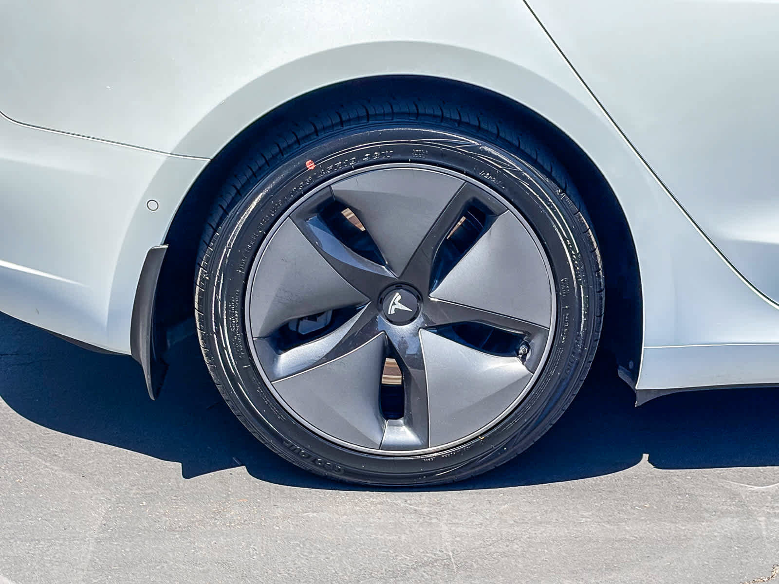 Used 2018 Tesla Model 3 Long Range RWD image 10