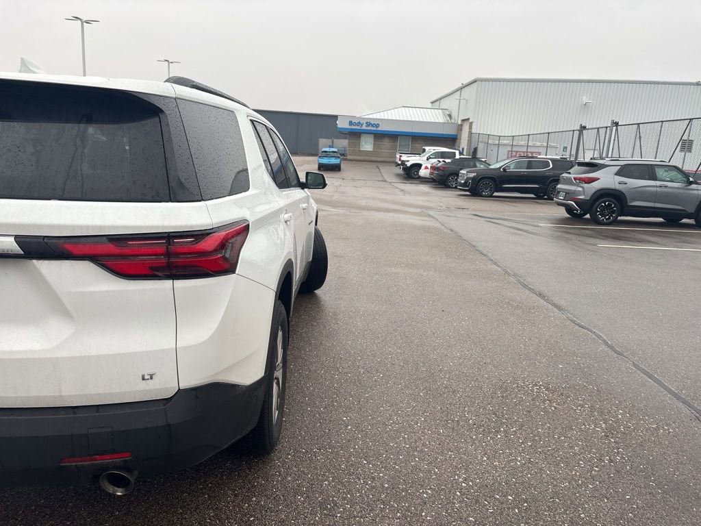Used 2023 Chevrolet Traverse LT image 9