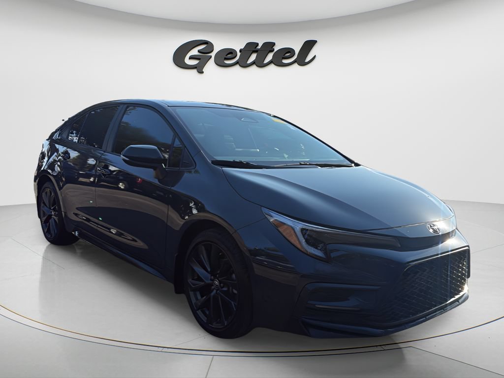 Used 2025 Toyota Corolla SE w/ Convenience Package FWD image 3