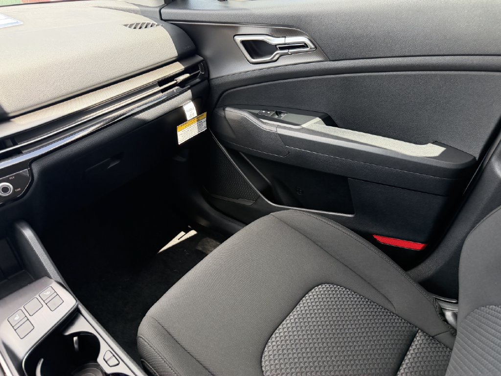 New 2027 Kia Sportage LX FWD image 14