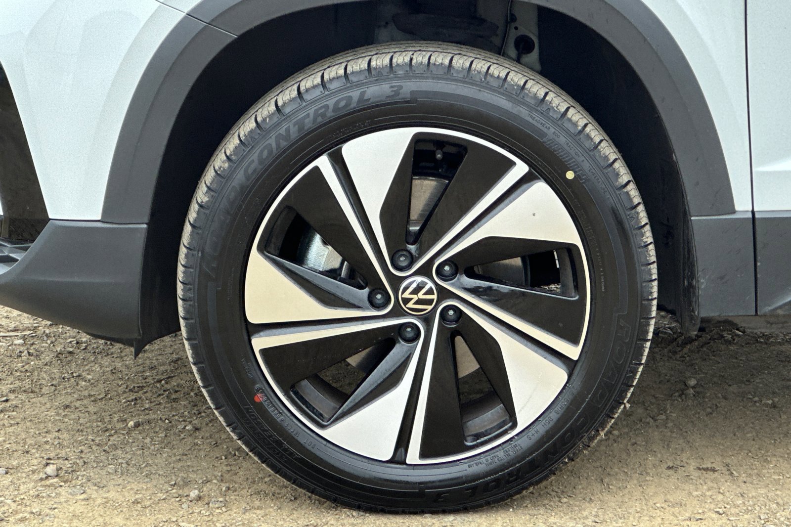 Used 2024 Volkswagen Taos SE image 26