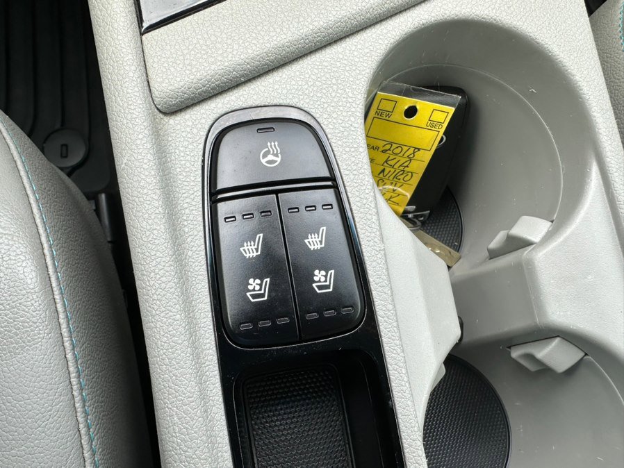 Used 2018 Kia Niro Touring FWD image 35