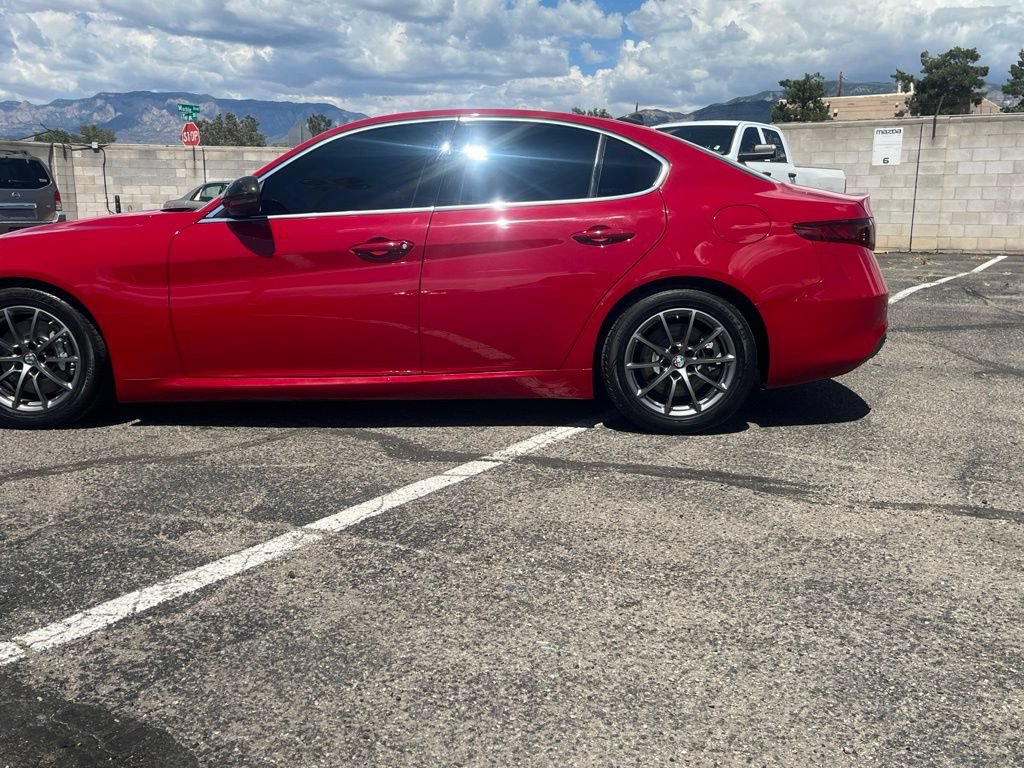 Used 2020 Alfa Romeo Giulia RWD image 4