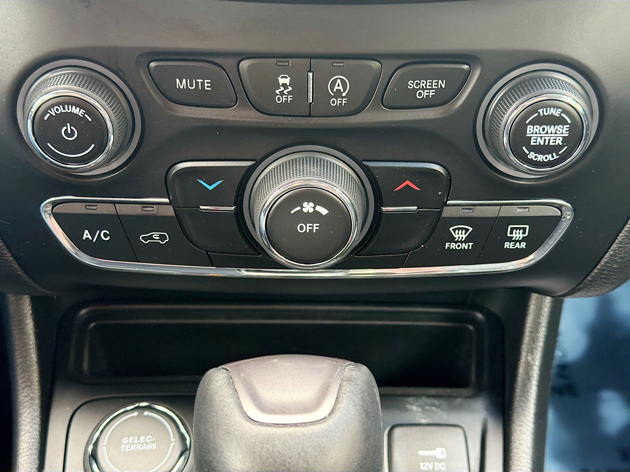 Used 2021 Jeep Cherokee Latitude Lux image 23