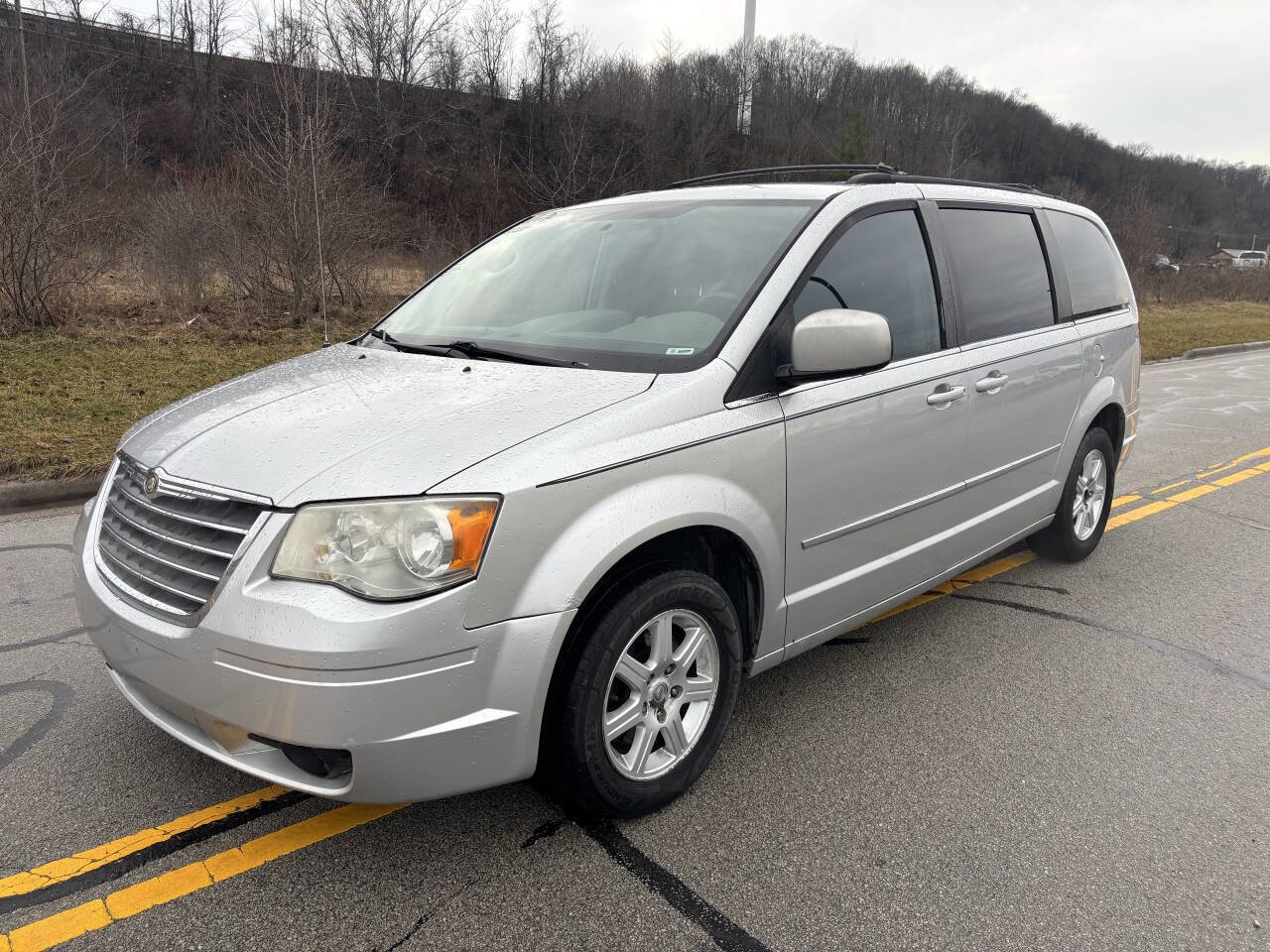 Used 2010 Chrysler Town & Country Touring image 1