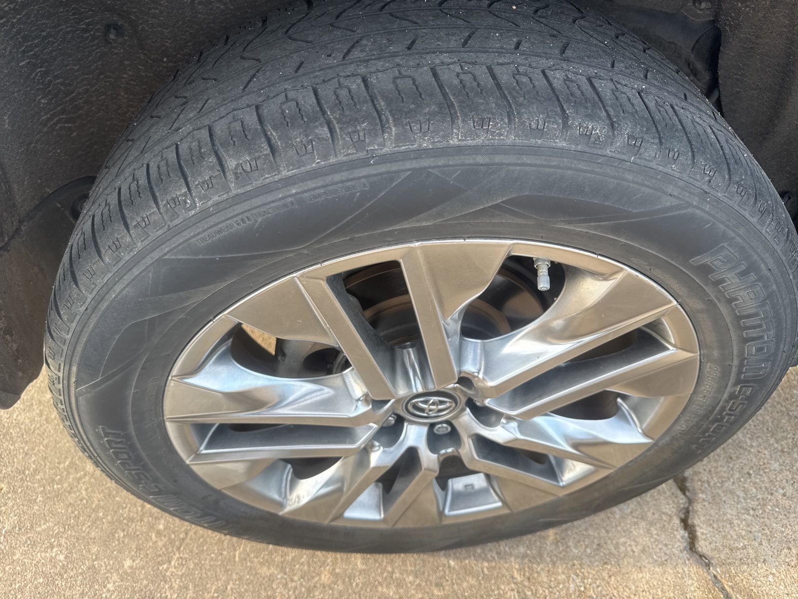 Used 2019 Toyota RAV4 XLE Premium FWD image 11