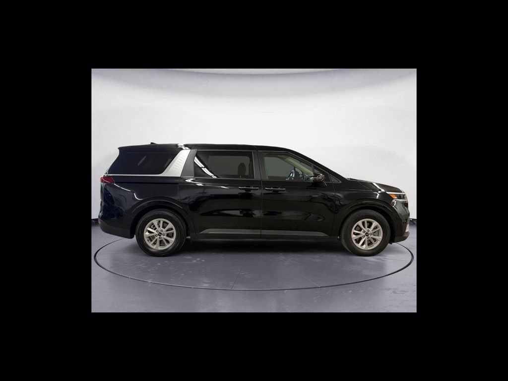 Used 2024 Kia Carnival LX FWD image 7
