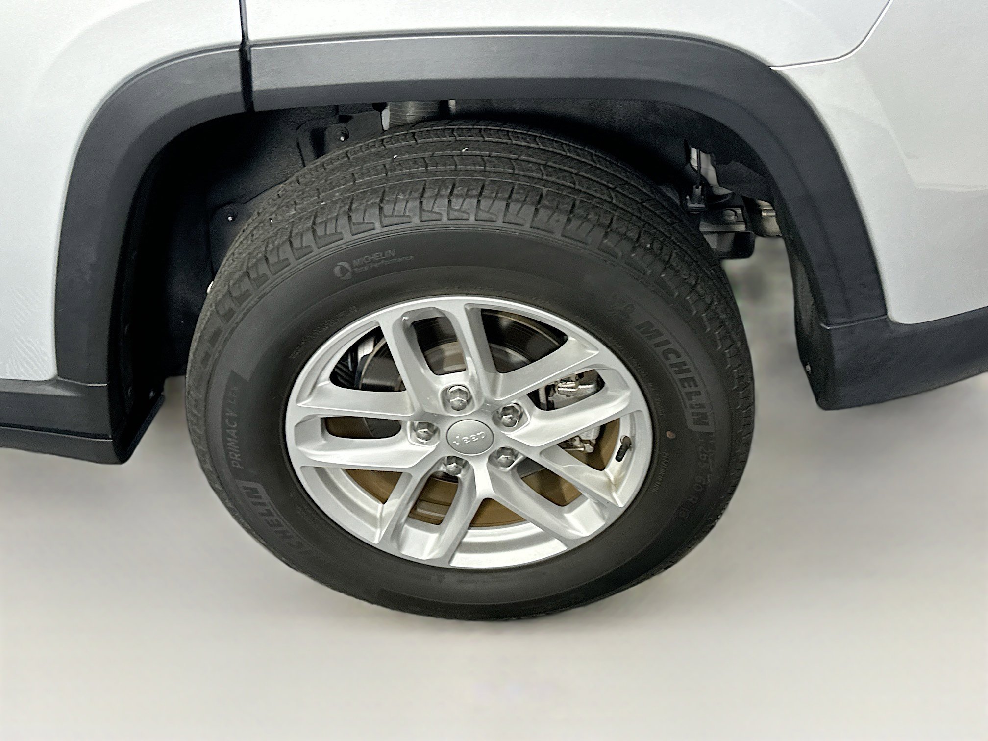 Used 2023 Jeep Grand Cherokee Laredo image 11