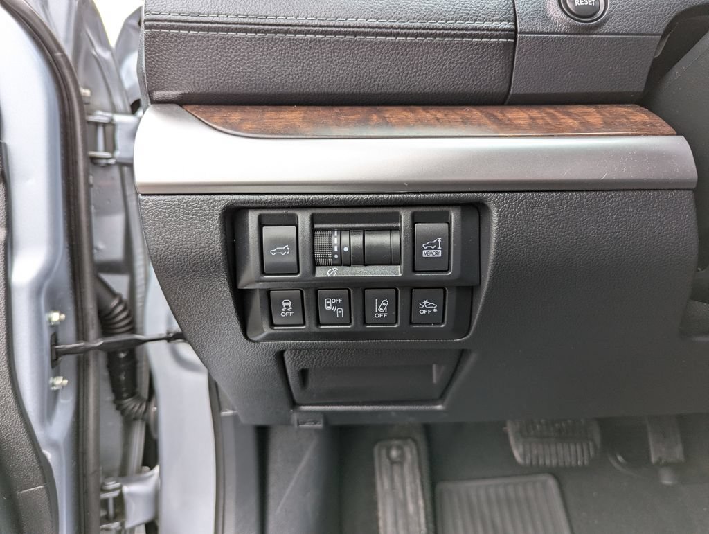 Used 2019 Subaru Outback 3.6R Limited AWD/4WD image 14