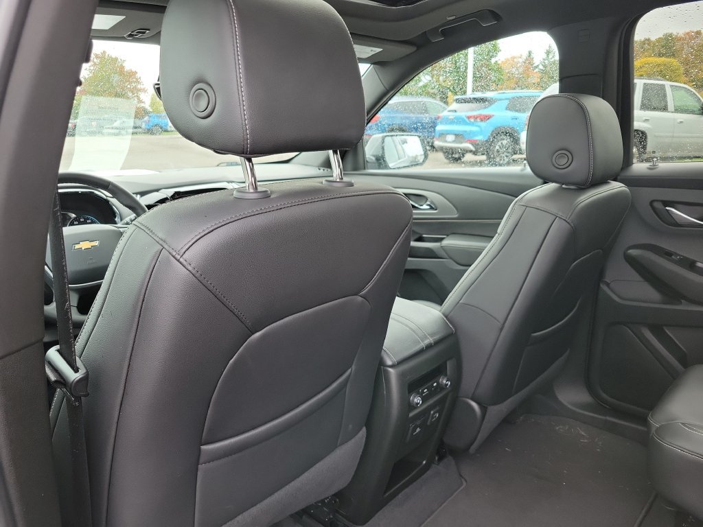 Certified 2023 Chevrolet Traverse LT w/ LT Premium Package AWD/4WD image 32