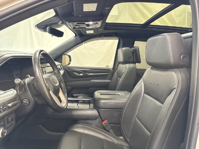 Used 2024 GMC Yukon Denali w/ Advanced Technology Package AWD/4WD image 11