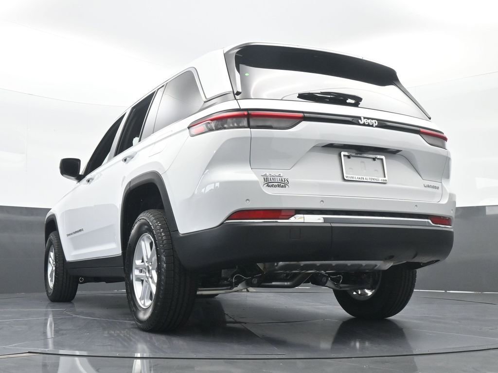 Used 2025 Jeep Grand Cherokee Laredo image 50