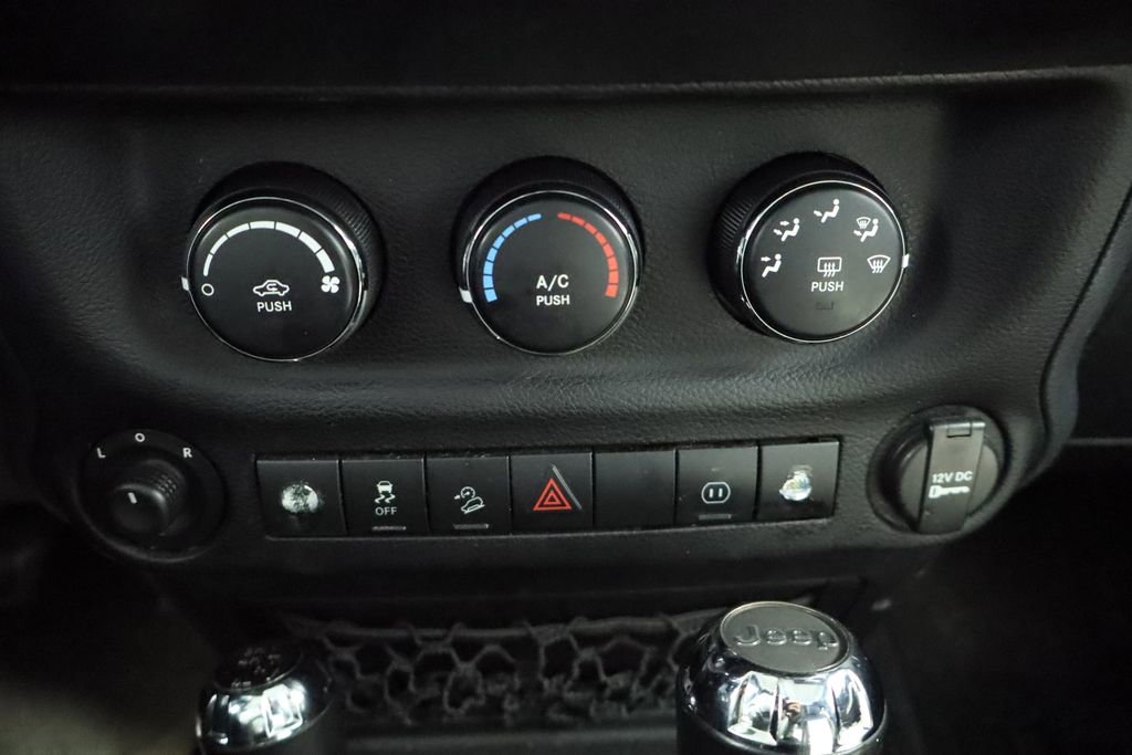 Used 2011 Jeep Wrangler Unlimited Sahara w/ Dual Top Group image 28