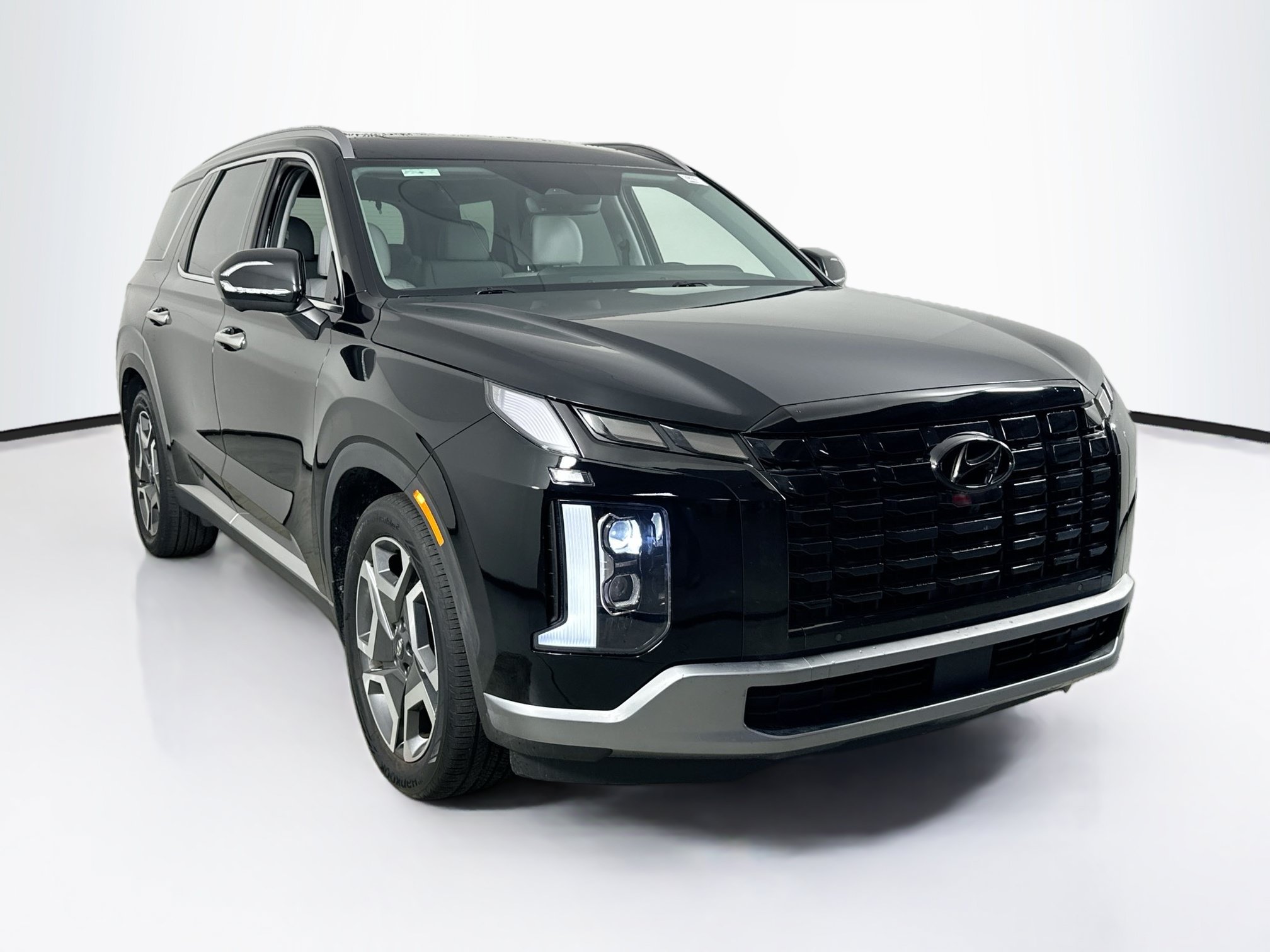 Used 2023 Hyundai Palisade SEL w/ Premium Package FWD image 3