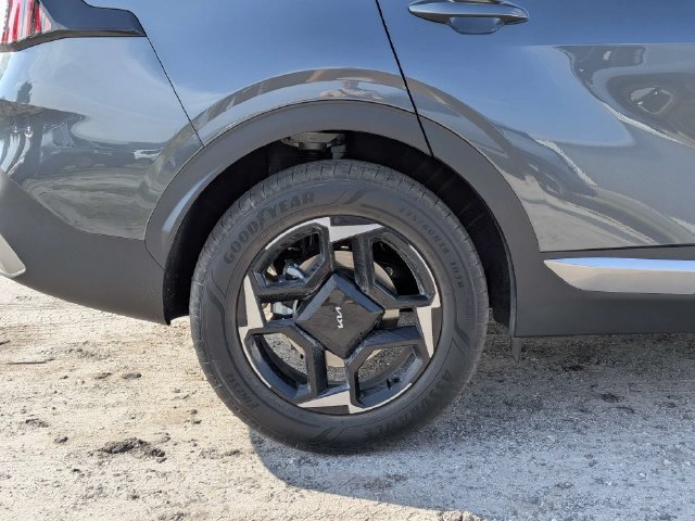 Used 2026 Kia Sportage EX FWD image 11