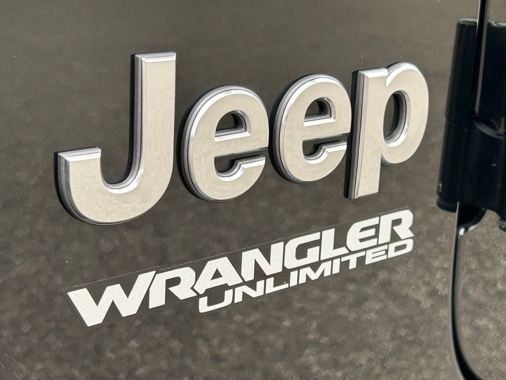 Used 2022 Jeep Wrangler Unlimited Sahara AWD/4WD image 45