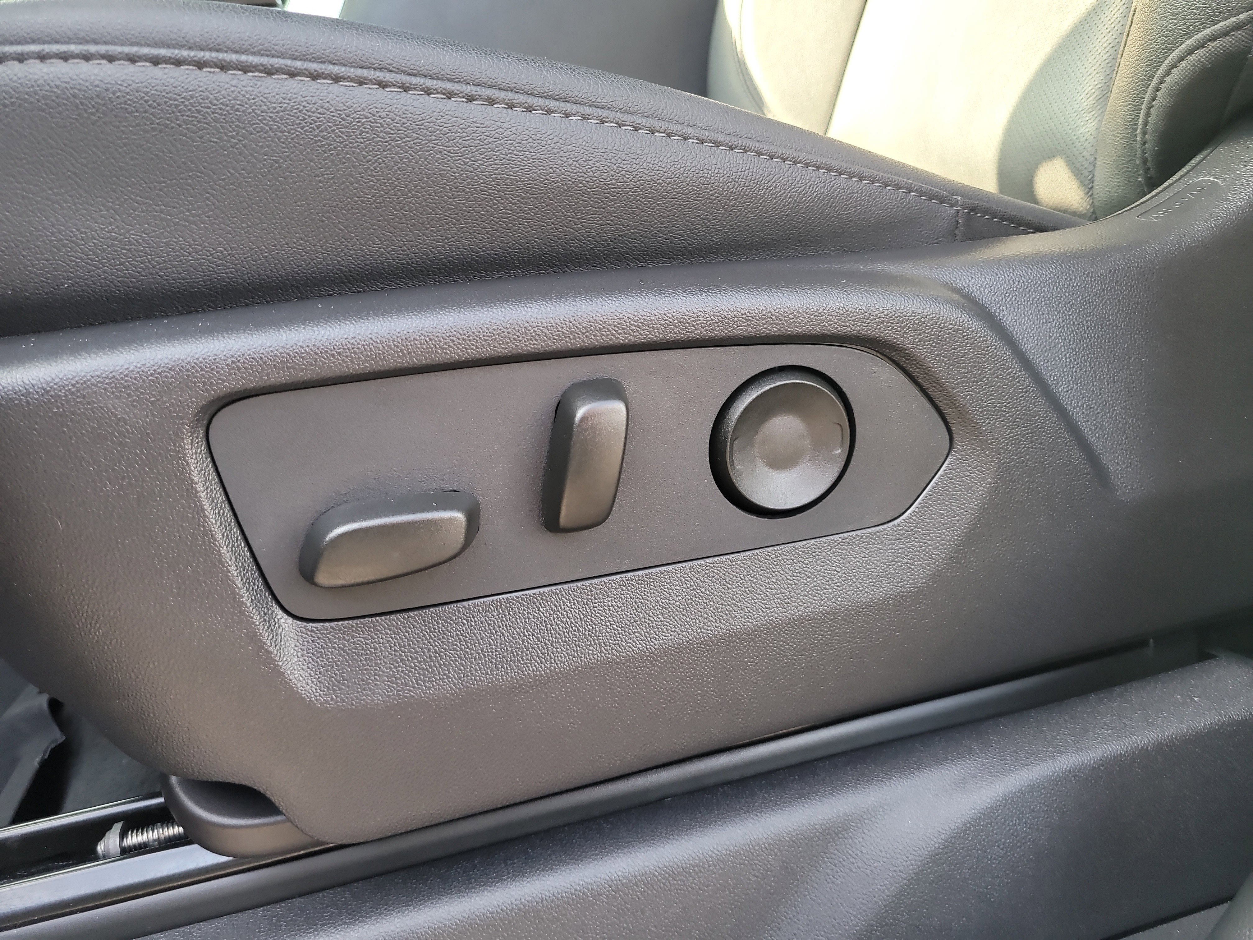 Used 2024 GMC Sierra 2500 SLT w/ SLT Premium Package image 18