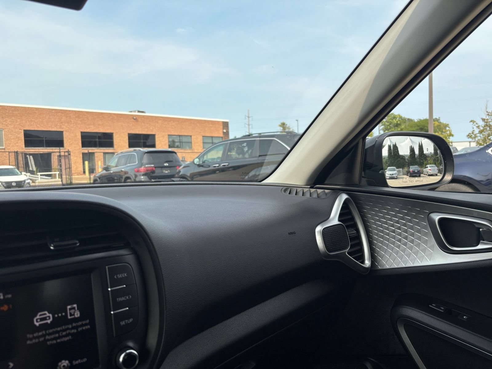 Used 2025 Kia Soul LX w/ LX Technology Package FWD image 32