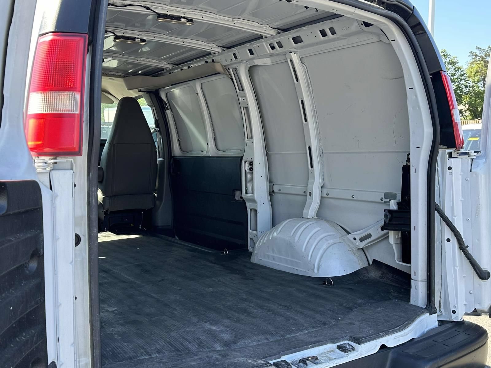 Used 2024 GMC Savana 2500 w/ Driver Convenience Package RWD image 24