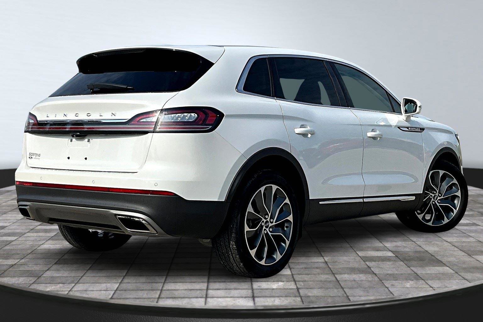 Used 2022 Lincoln Nautilus Reserve image 5