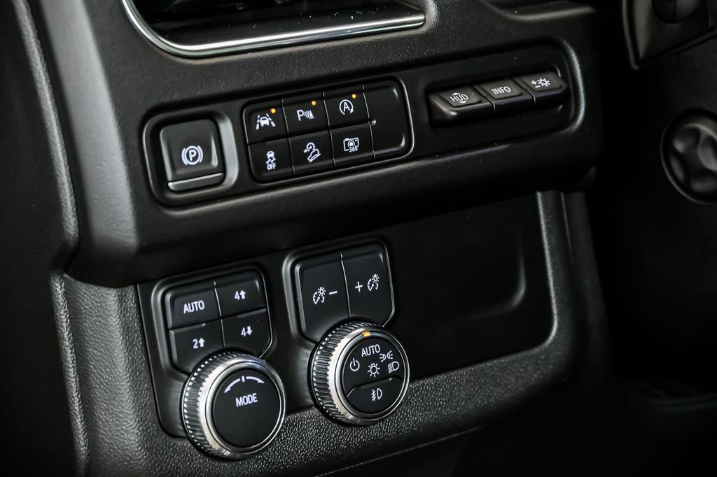 Used 2024 GMC Yukon XL AT4 w/ AT4 Premium Package AWD/4WD image 18